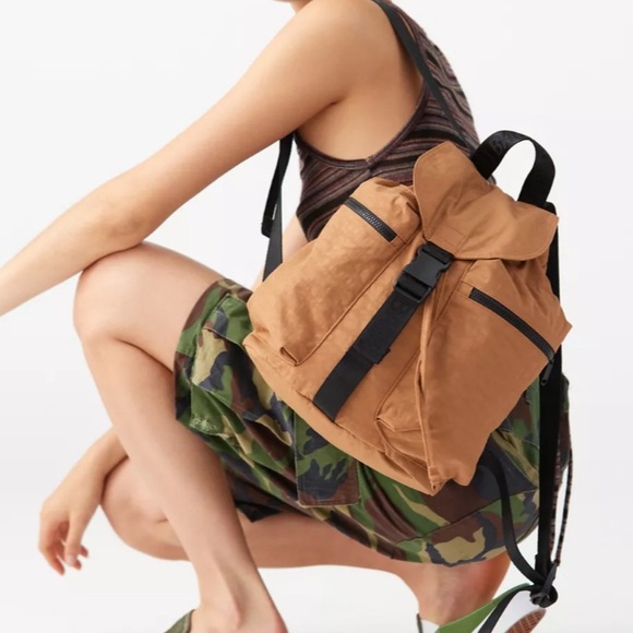 BAGGU Brown Sport Backpack - Picture 1 of 11